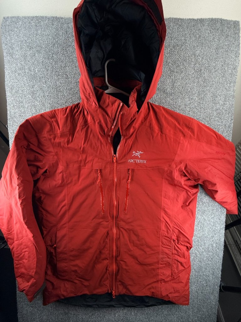 Arc’teryx Fission Sv Jacket Men Red Puffer Medium Hooded Zip Up Insulated 15154